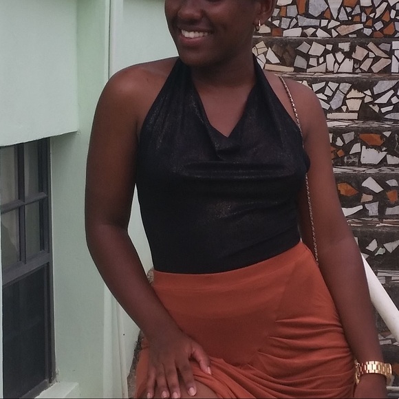 Backless, Halter Top - Picture 2 of 3